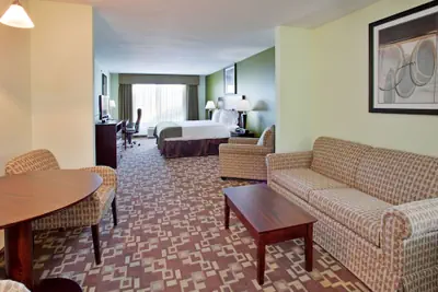 Photo 5 - Holiday Inn Express Hotel and Suites St. Charles by IHG
