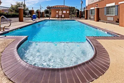 Photo 2 - Candlewood Suites Baytown by IHG