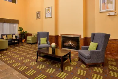 Photo 3 - Holiday Inn Express Hotel & Stes Kansas City Sports Complex by IHG