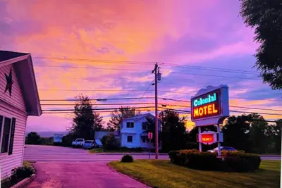 Photo 2 - Colonial Motel