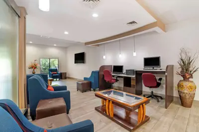 Photo 3 - Comfort Suites At WestGate Mall