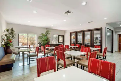 Photo 2 - Comfort Suites At WestGate Mall