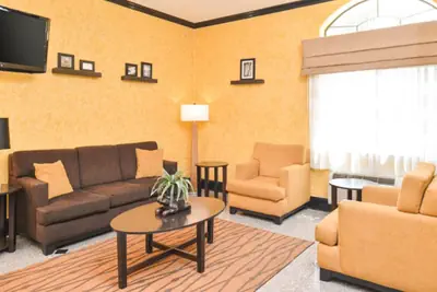 Photo 3 - Sleep Inn & Suites Downtown Houston Near Convention Center