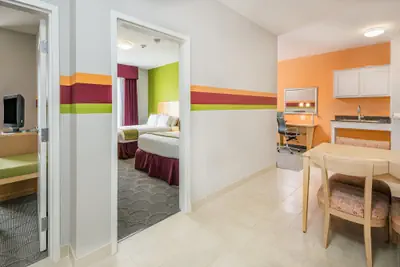 Photo 5 - Holiday Inn Express Hotel & Suites Clute - Lake Jackson by IHG