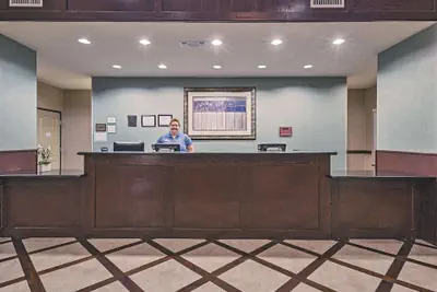 Photo 3 - La Quinta Inn & Suites by Wyndham DFW Airport West - Euless