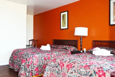 Photo 3 - Skyview Manor Motel