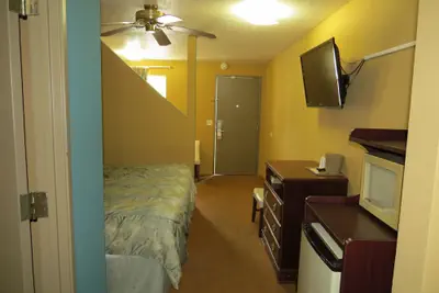 Photo 4 - First Western Inn Caseyville