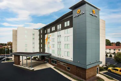 Photo 2 - La Quinta Inn & Suites by Wyndham Winchester