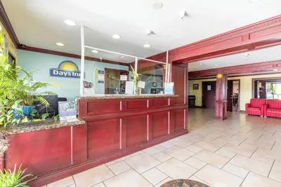 Photo 2 - Days Inn by Wyndham Oklahoma City/Moore
