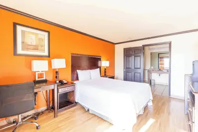 Photo 4 - Days Inn by Wyndham Oklahoma City/Moore