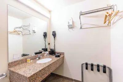 Photo 3 - Days Inn by Wyndham Oklahoma City/Moore