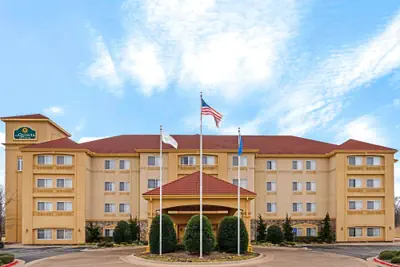 Photo 2 - La Quinta Inn & Suites by Wyndham Stillwater-University Area