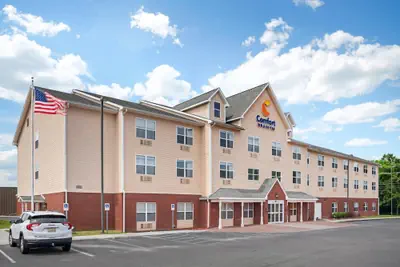 Photo 2 - Comfort Inn & Suites Dothan Northside Plaza