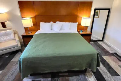 Photo 4 - Shelton Inn