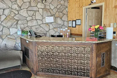 Photo 3 - Shelton Inn