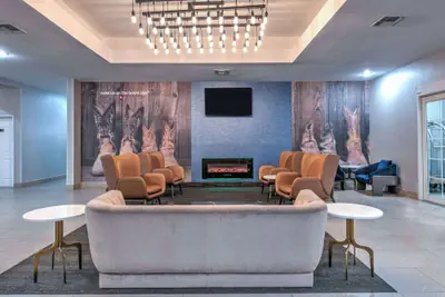 Photo 5 - La Quinta Inn & Suites by Wyndham Decatur