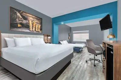 Photo 2 - La Quinta Inn & Suites by Wyndham Decatur