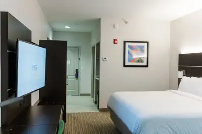 Photo 4 - Holiday Inn Express Andalusia by IHG