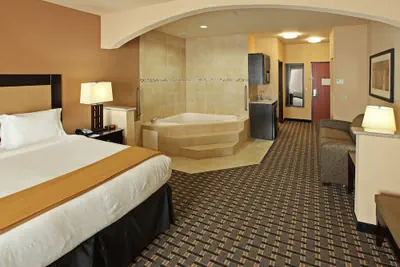Photo 3 - Holiday Inn Express & Suites Paris, Texas by IHG