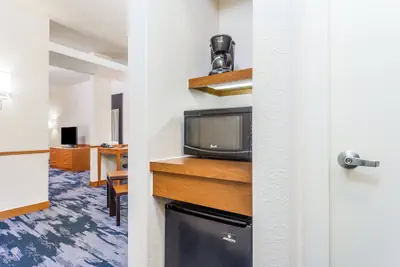 Photo 4 - Fairfield Inn & Suites by Marriott Madison East