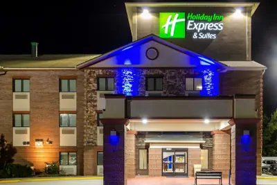 Photo 2 - Holiday Inn Express & Suites Olathe South by IHG