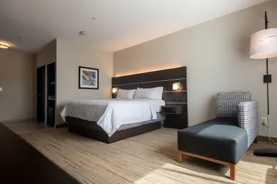 Photo 3 - Holiday Inn Express Hotel & Suites BEAUMONT NW by IHG