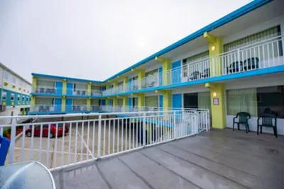 Photo 5 - Tropicana Motel