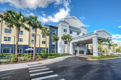 Photo 2 - Fairfield Inn & Suites by Marriott Naples