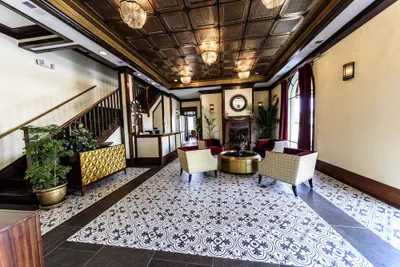 Photo 2 - Hotel DeFuniak