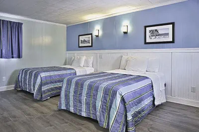 Photo 3 - Colonial Inn Motel