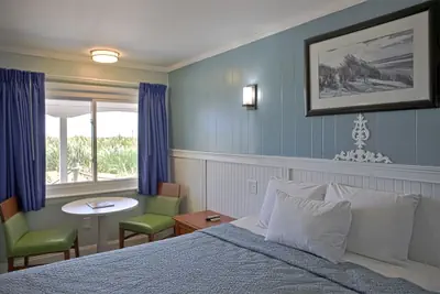 Photo 5 - Colonial Inn Motel