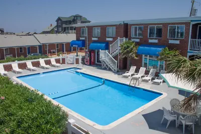 Photo 2 - Colonial Inn Motel