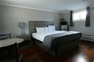 Photo 2 - Aquastar Inn