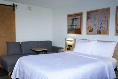 Photo 3 - Waterfront Inn PHL Airport