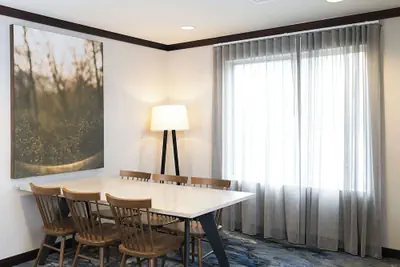 Photo 4 - Fairfield Inn & Suites by Marriott Milwaukee Airport