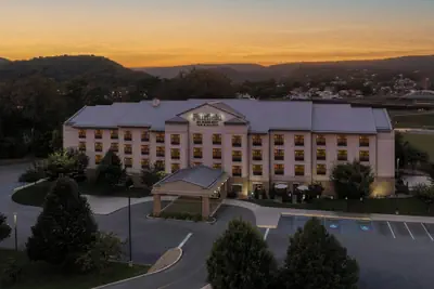 Photo 2 - Fairfield Inn & Suites by Marriott Cumberland