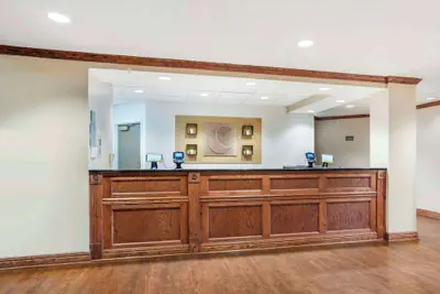 Photo 3 - Comfort Inn & Suites Daphne Spanish Fort - Mobile East