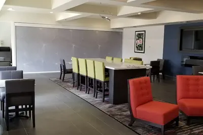 Photo 5 - La Quinta Inn & Suites by Wyndham Tyler South