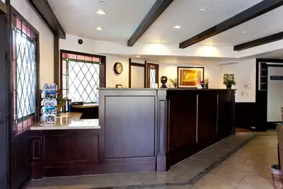 Photo 4 - Stratford Inn