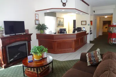 Photo 3 - Up North Hotel (formerly Voyager Inn)