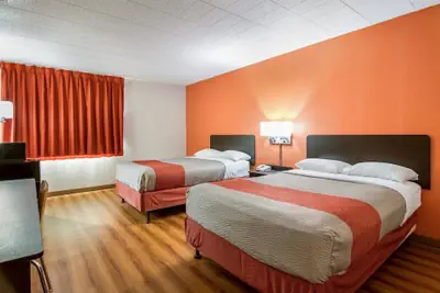 Photo 2 - Motel 6 New Stanton, PA