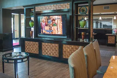 Photo 5 - Hampton Inn & Suites Palestine