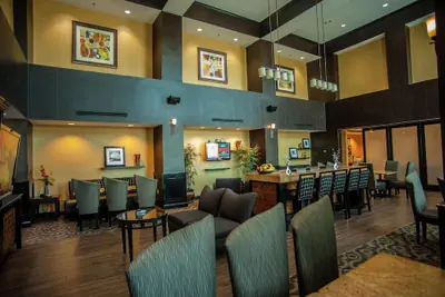Photo 3 - Hampton Inn & Suites Palestine