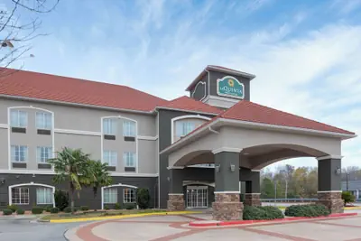 Photo 2 - La Quinta Inn & Suites by Wyndham Macon West