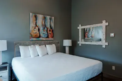 Photo 3 - Price Pointe Inn