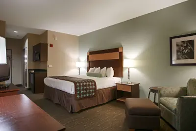 Photo 4 - Best Western Plus Texarkana Inn & Suites