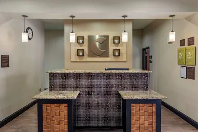 Photo 4 - Comfort Inn & Suites Paris