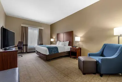 Photo 5 - Comfort Inn & Suites Paris