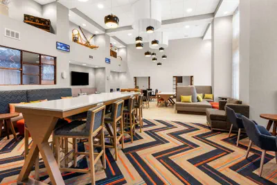 Photo 4 - Hampton Inn & Suites Fairbanks