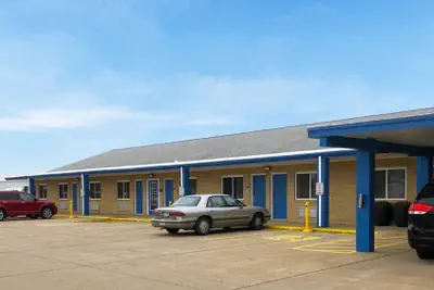Photo 2 - Amber Inn Motel Le Mars